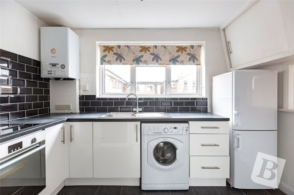 Property photo 3 of 10 Picture No. 06