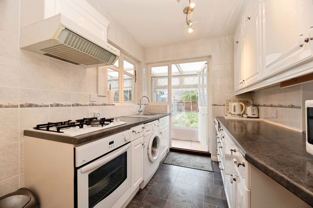 Property photo 2 of 11 Kitchen