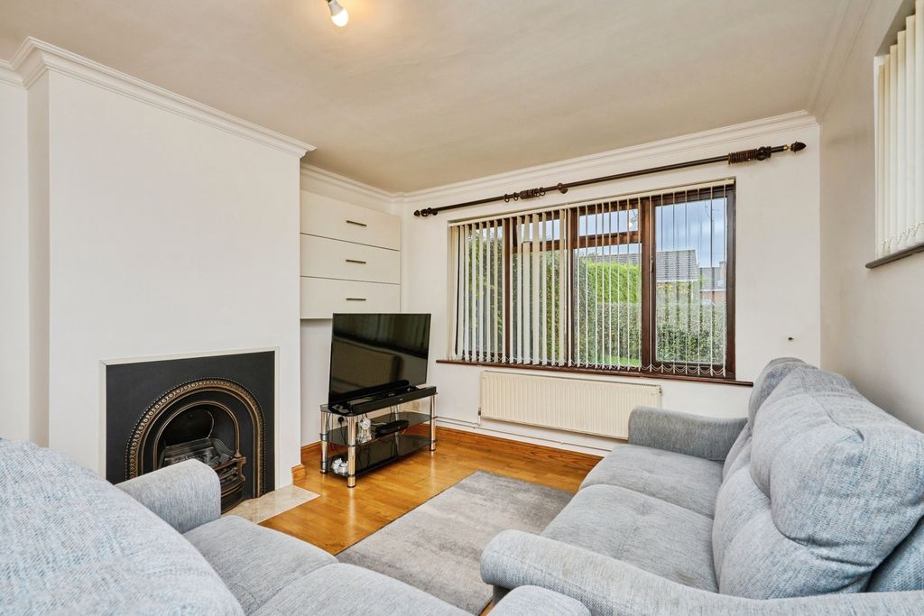 Property photo 3 of 17 Photo