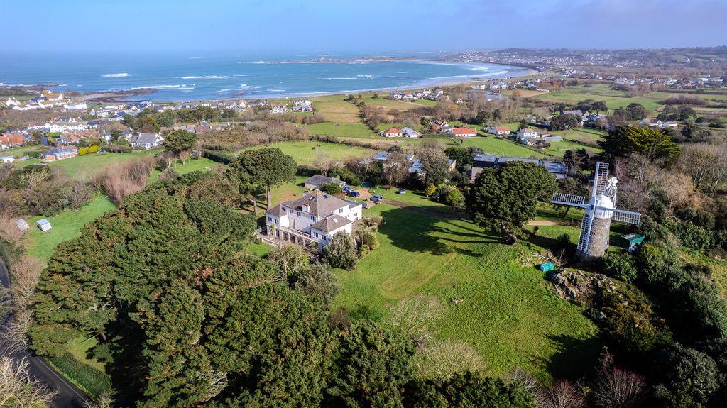 Property photo 1 of 32 Photo 0