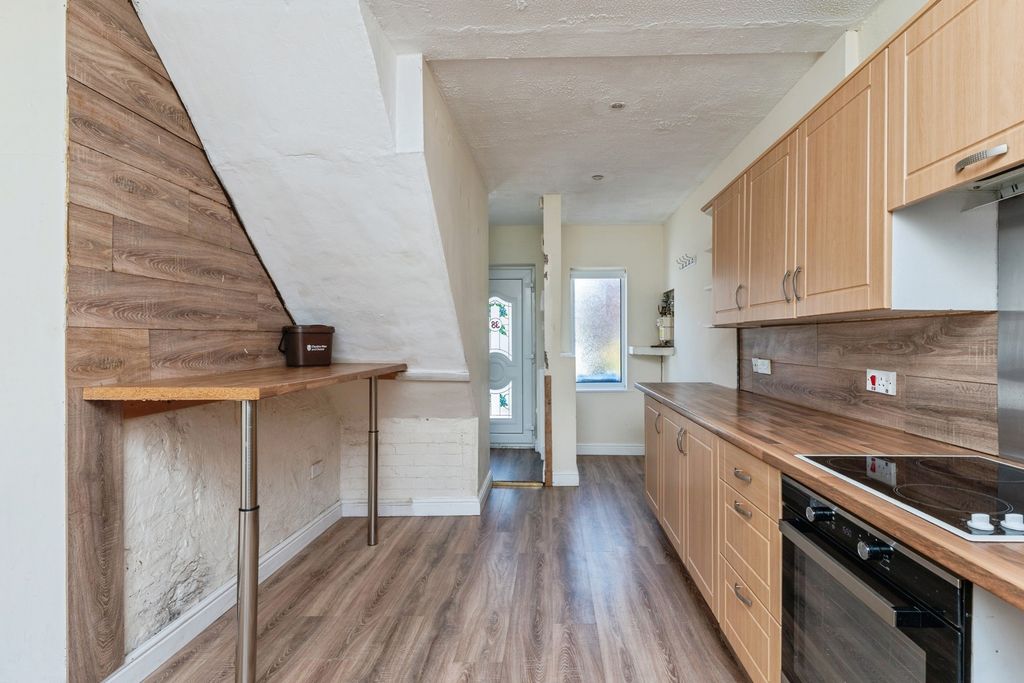 Property photo 3 of 14 Kitchen