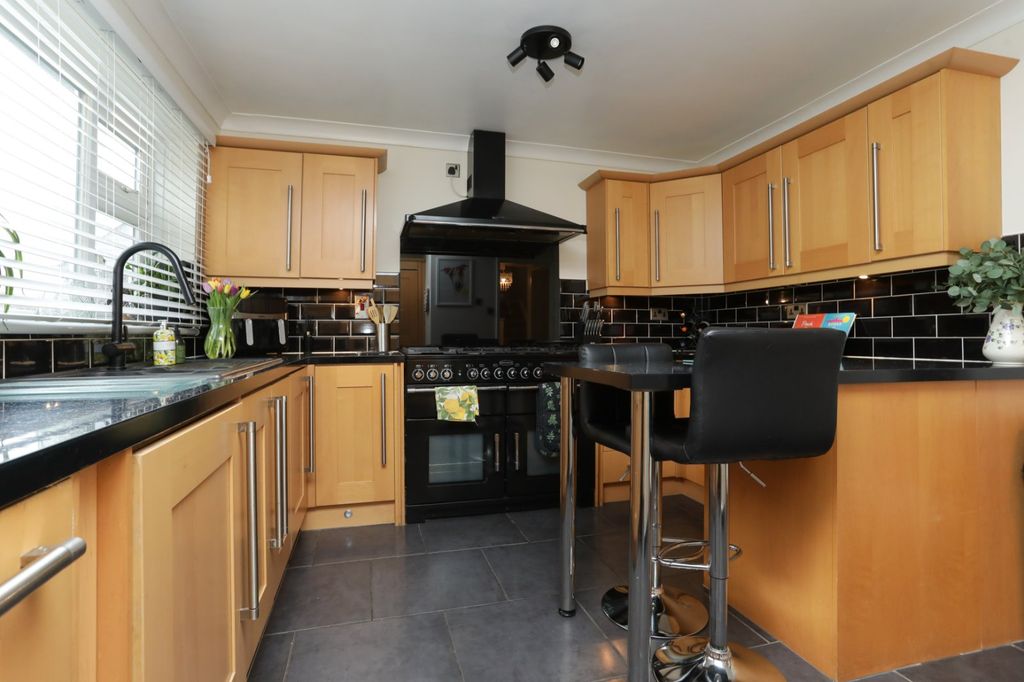 Property photo 2 of 16 Picture 2