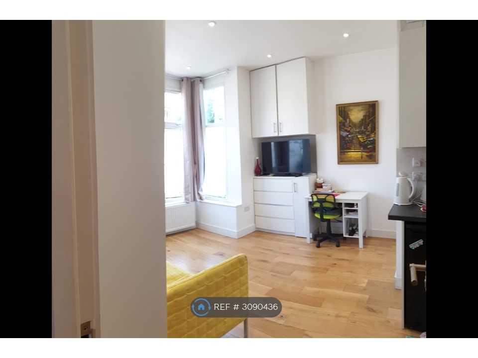 Property photo 1 of 6 Large Space