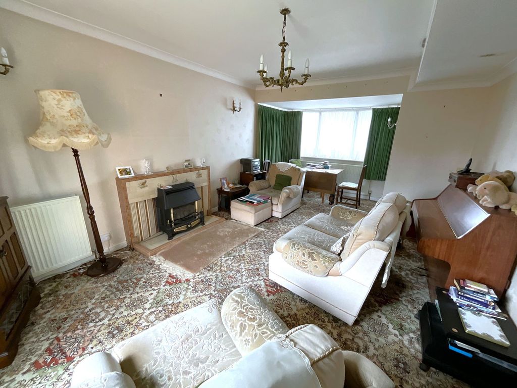 Property photo 3 of 12