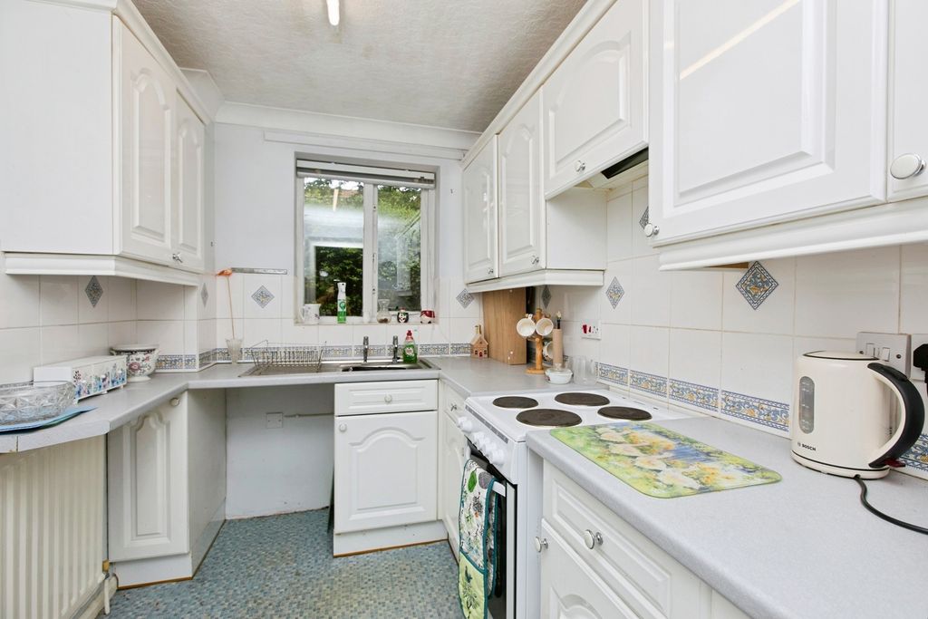 Property photo 3 of 15 Kitchen