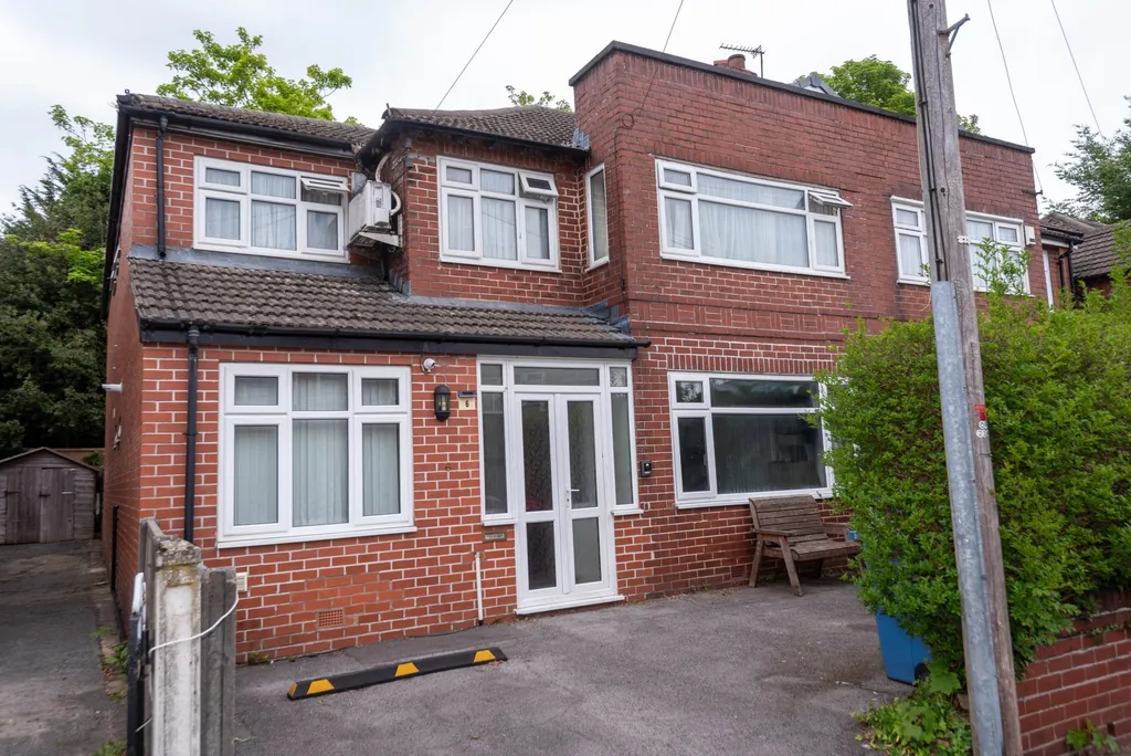 House in Salford, Broughton Park, Greater Manchester - View 3