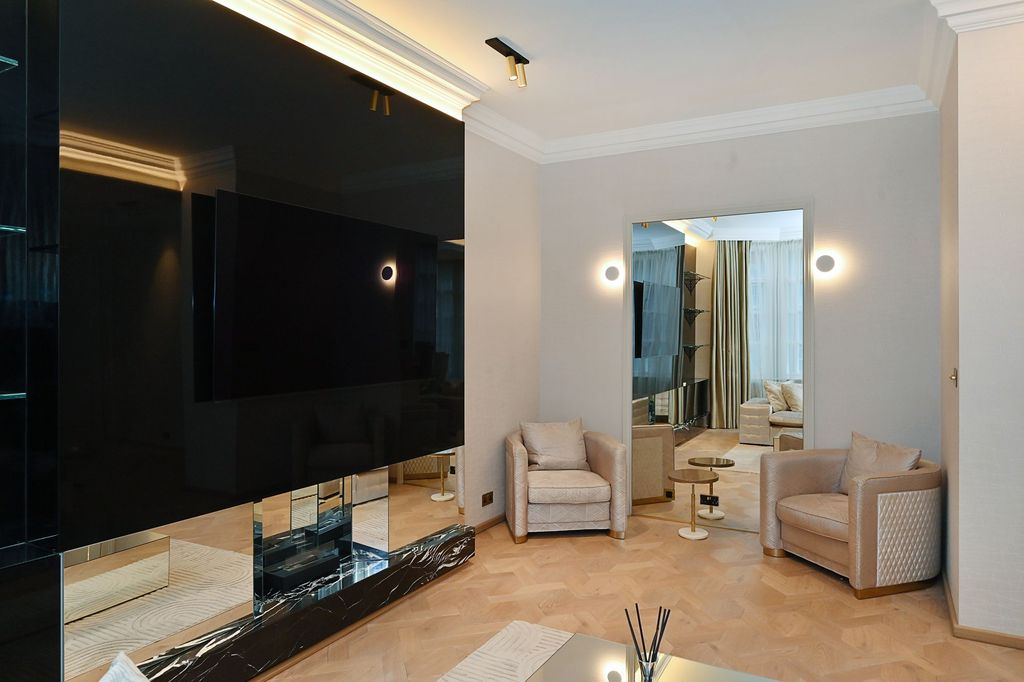 Property photo 3 of 11