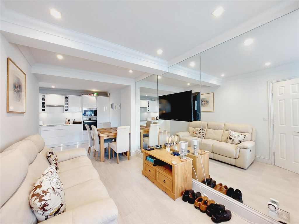 Property photo 3 of 15 Lounge Area