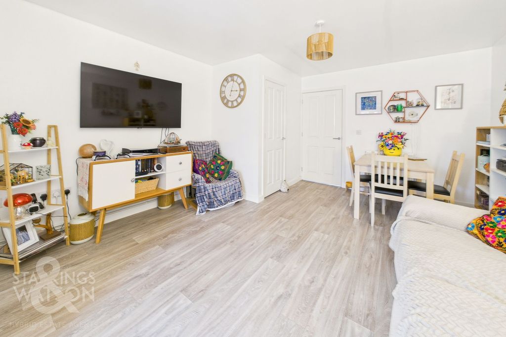 Property photo 2 of 21