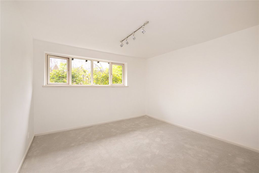 Property photo 3 of 17 Picture No. 01