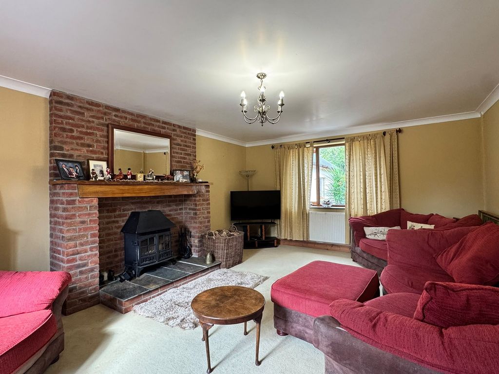 Property photo 3 of 30 Lounge
