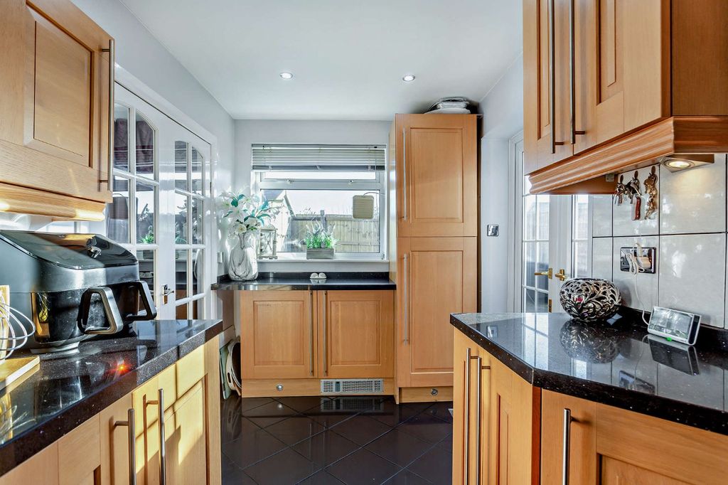 Property photo 3 of 26 Picture No. 25