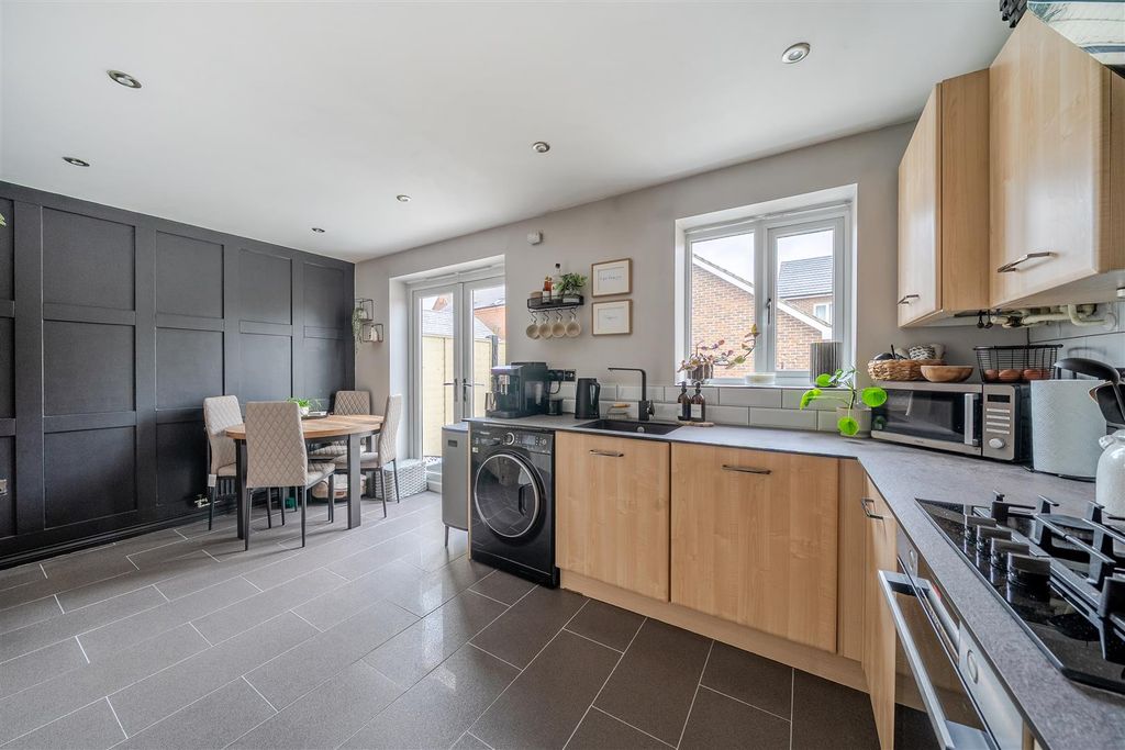 Property photo 3 of 19 1396111-5-695Cdd30Eb3Bc.Jpg