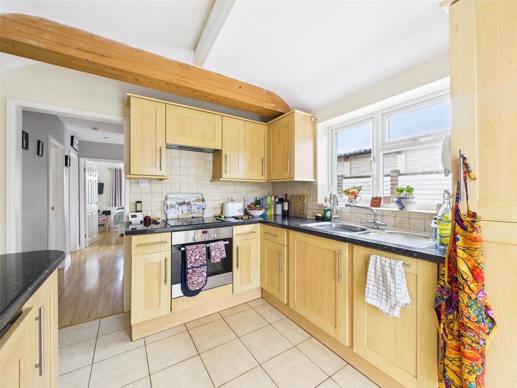 Property photo 3 of 16 Picture No. 11