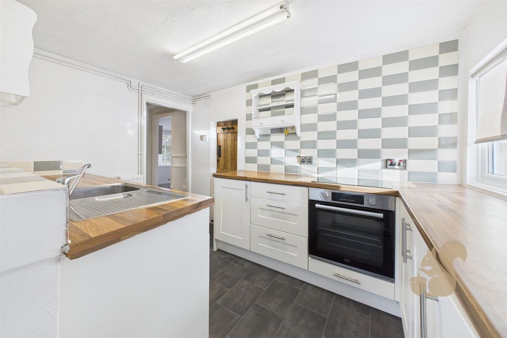 Property photo 2 of 18 Kitchen