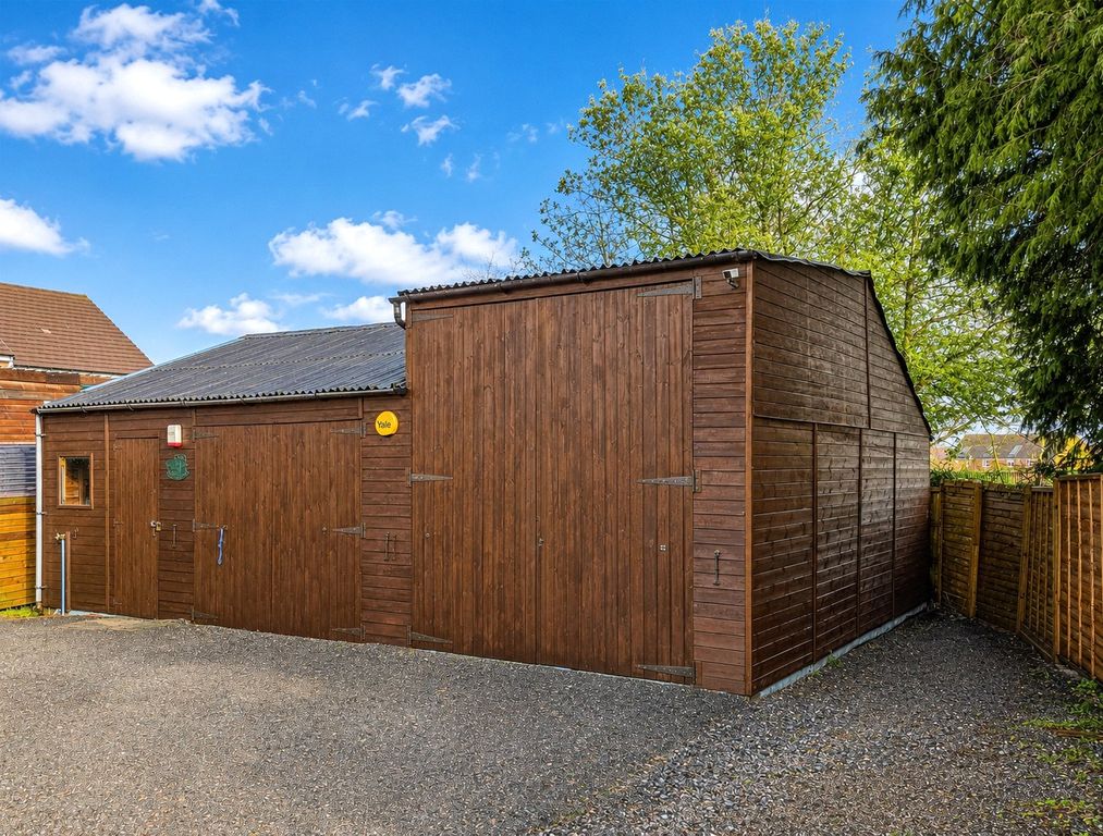 Property photo 2 of 17 Picture No. 32