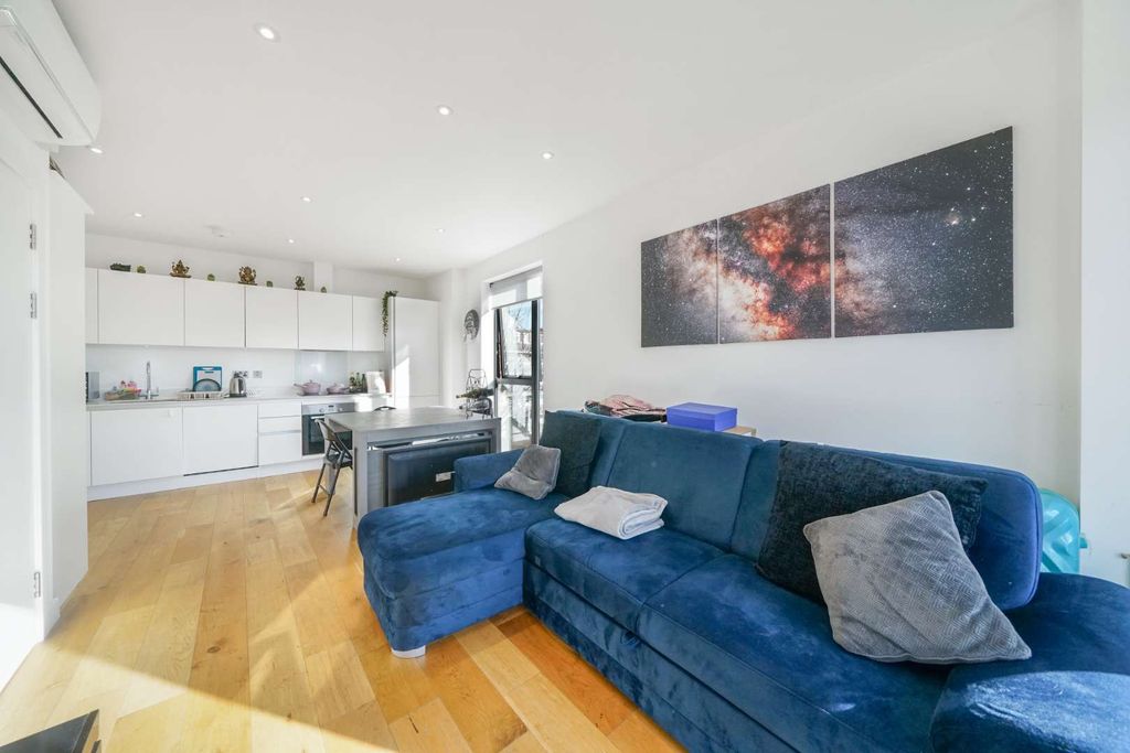 Property photo 2 of 11