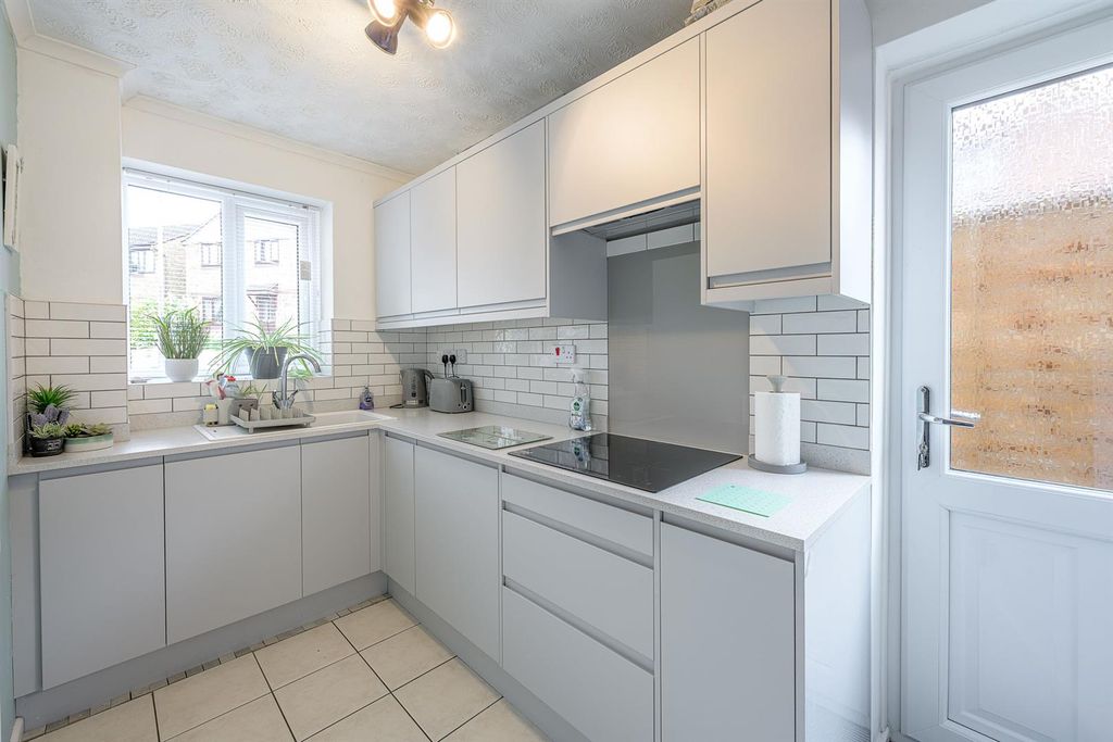 Property photo 2 of 18