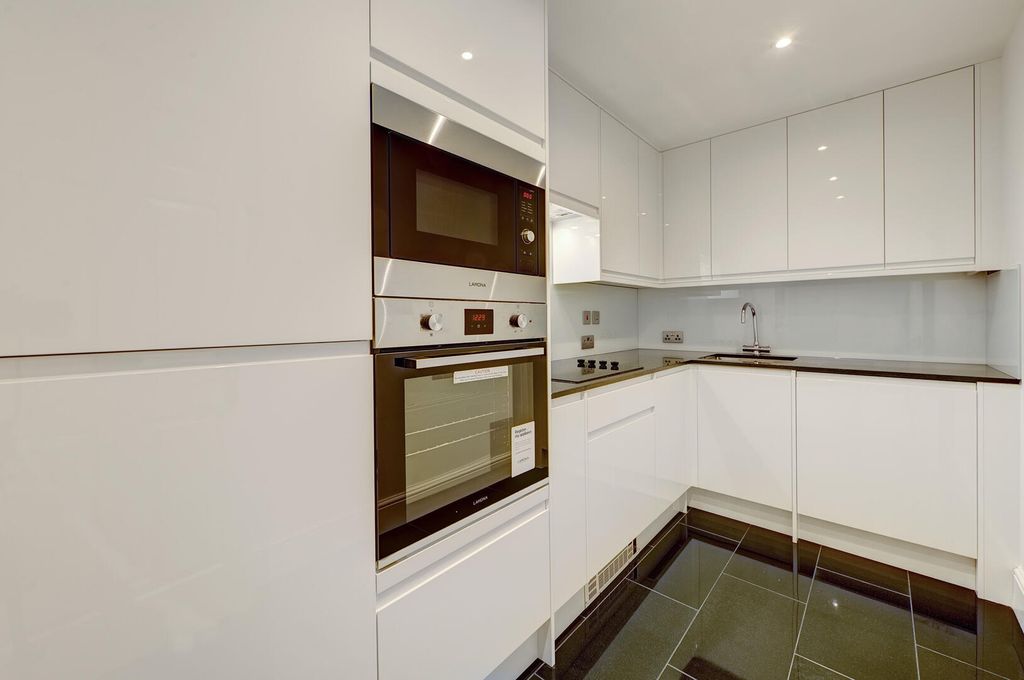 Property photo 3 of 6 Kitchen