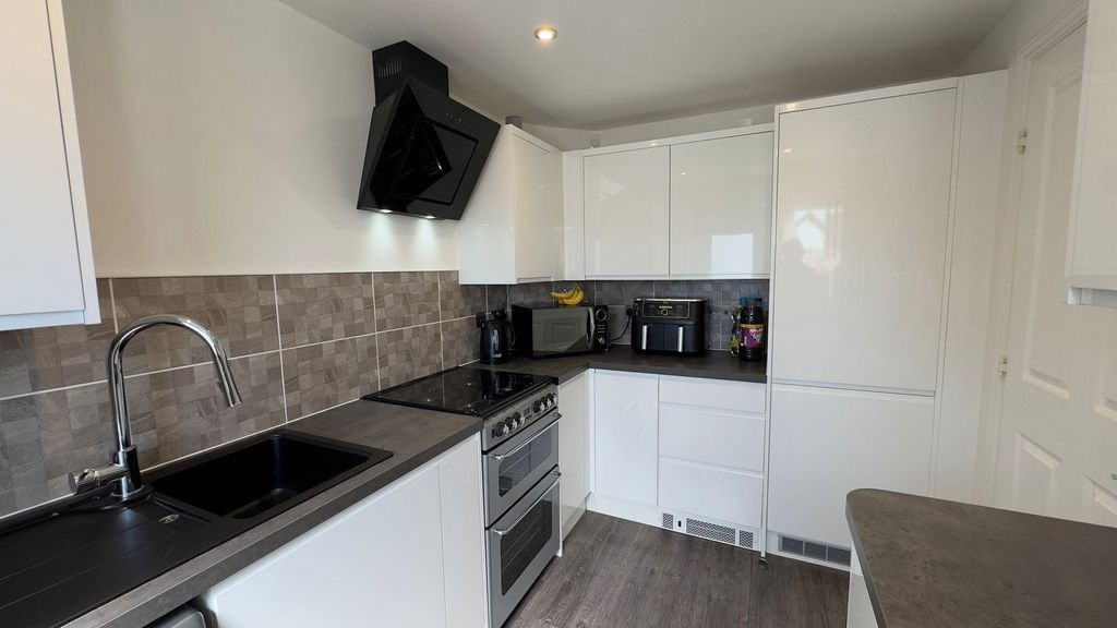 Property photo 3 of 36