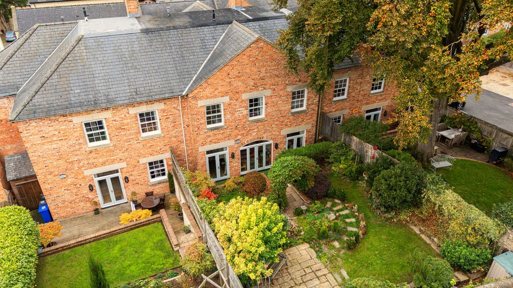 Property photo 2 of 41