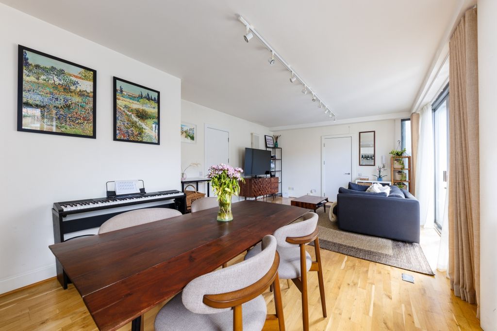 Property photo 2 of 12 Tanner Street 37 ...
