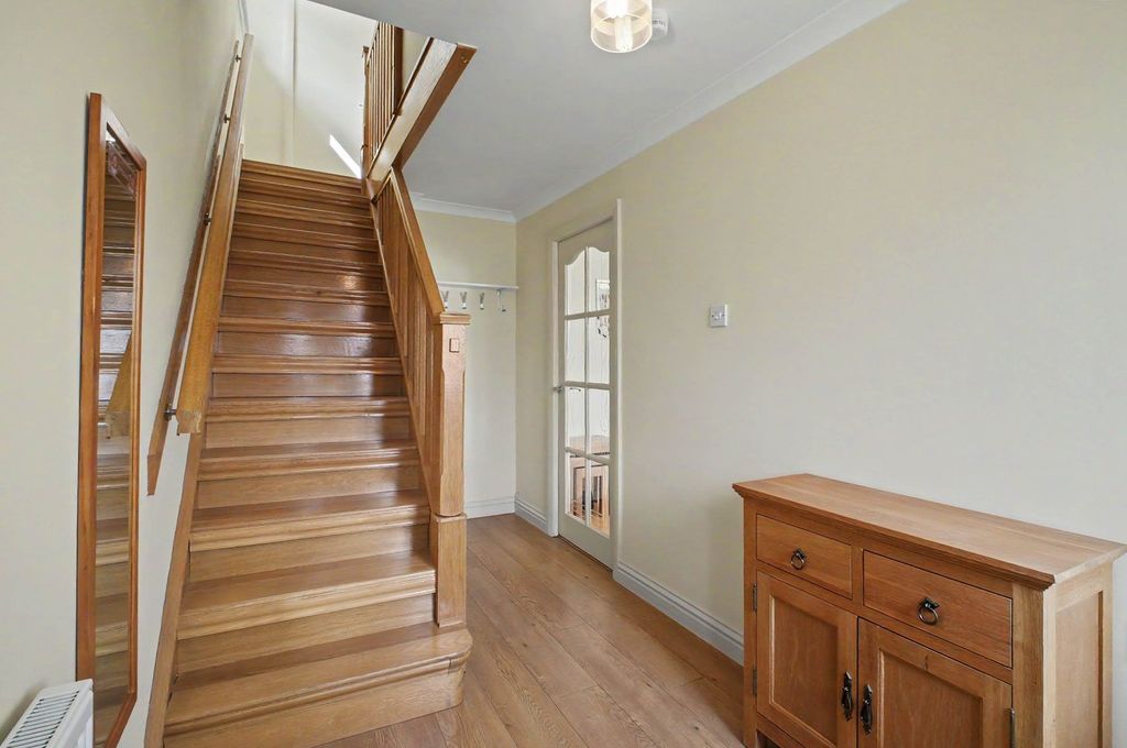 Property photo 2 of 32