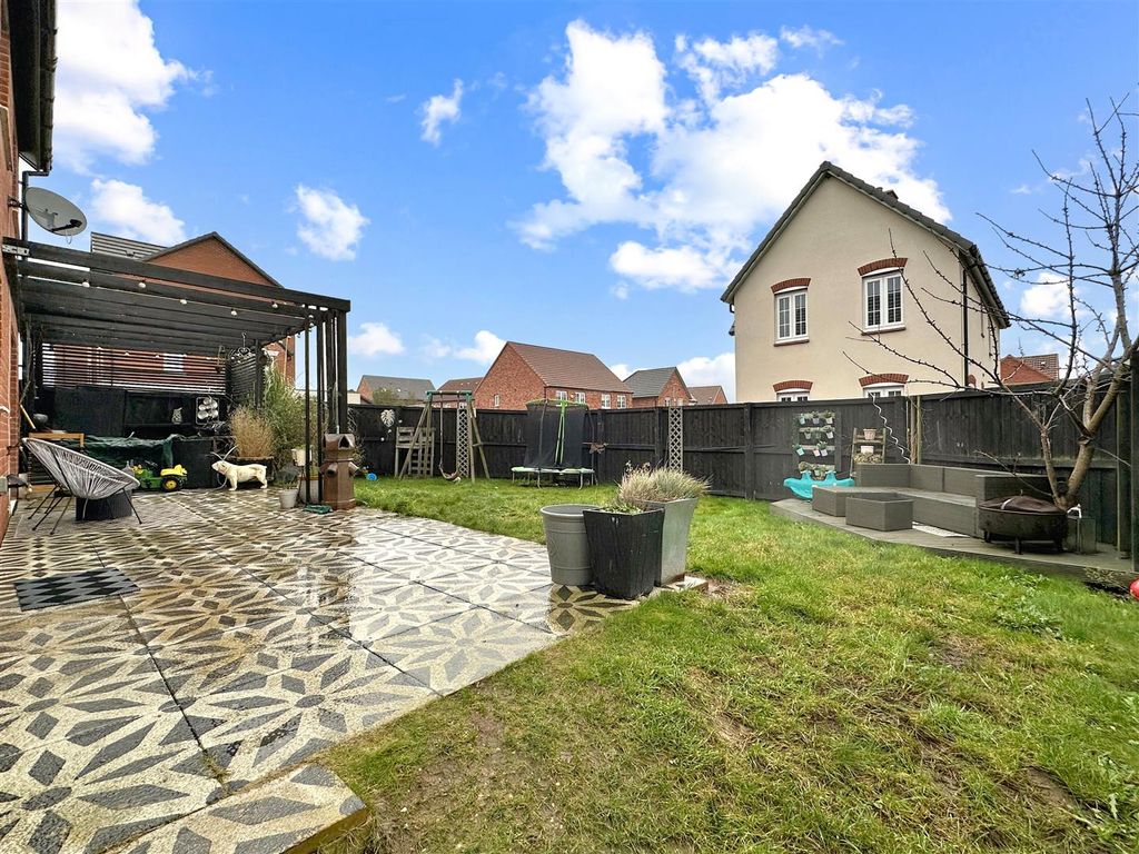 Property photo 3 of 24 Rear Garden 254