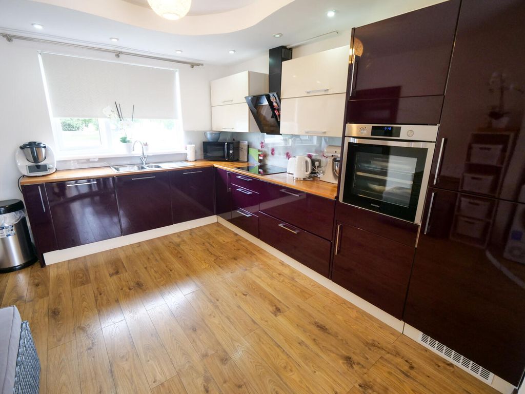 Property photo 3 of 13 Kitchen