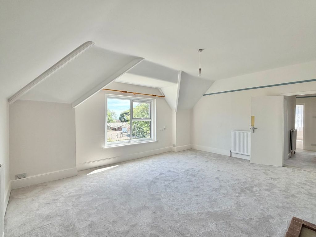 Property photo 3 of 25