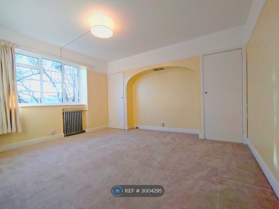 Property photo 3 of 10 Master Bedroom