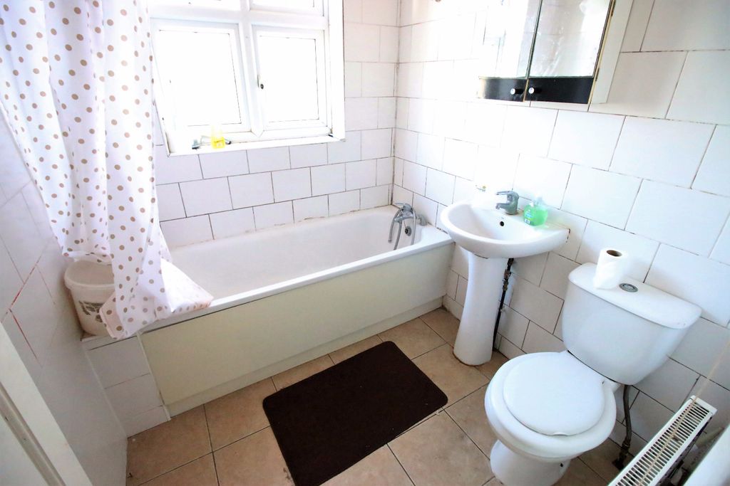Property photo 3 of 4