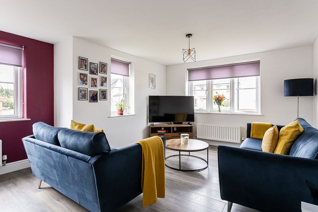 Property photo 2 of 23