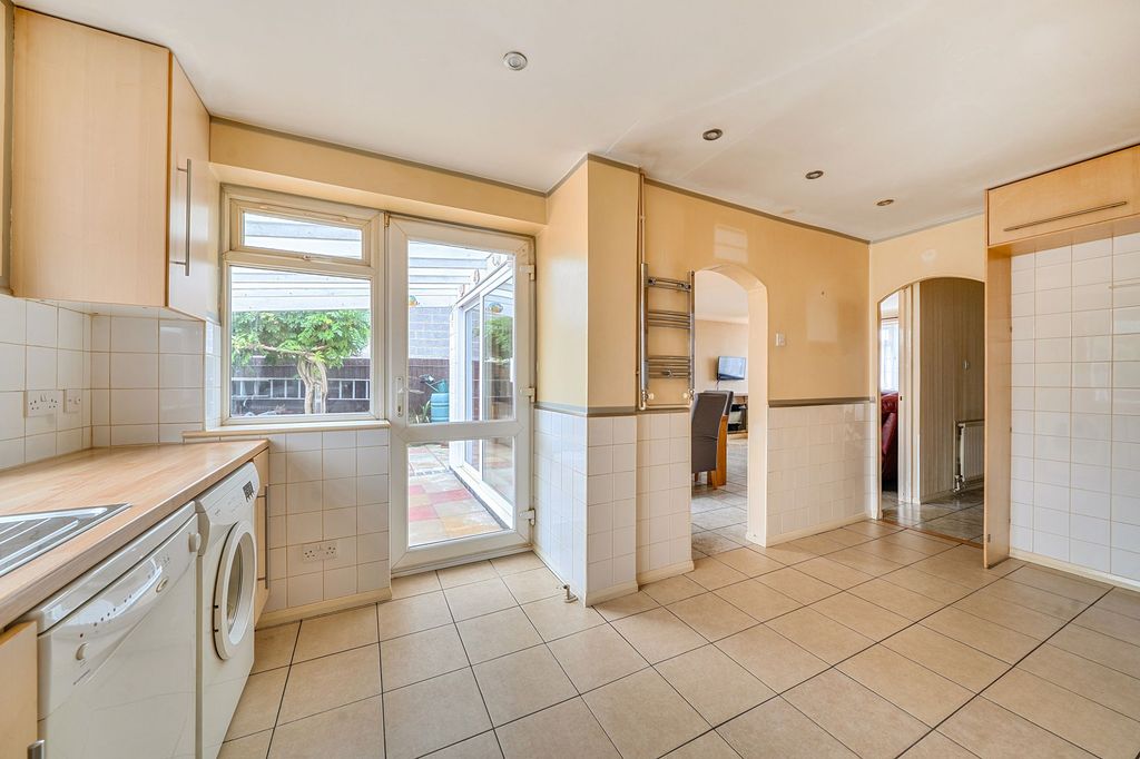 Property photo 3 of 20 Kitchen