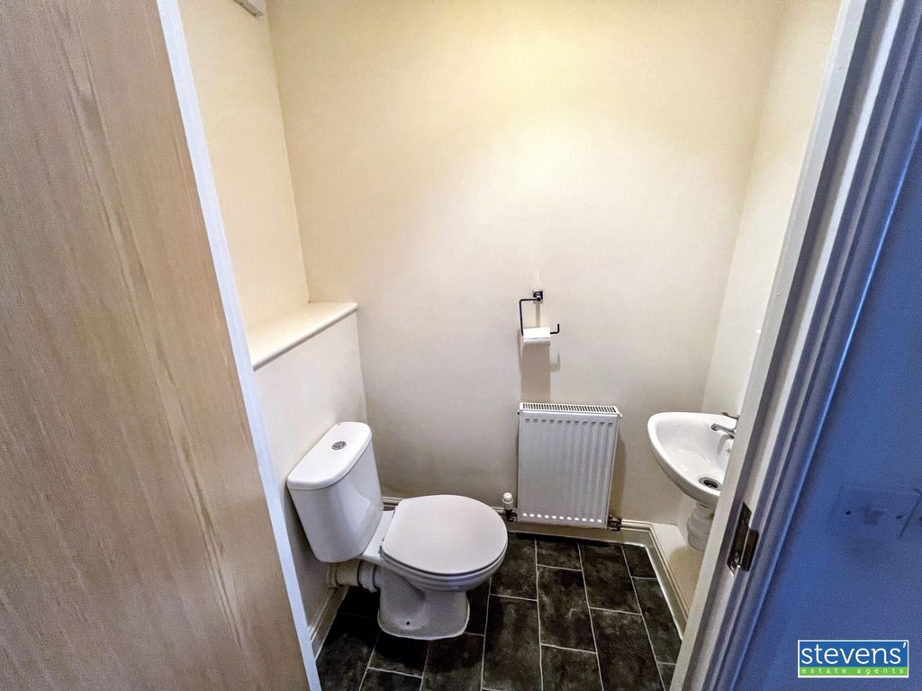 Property photo 3 of 14 Image00018