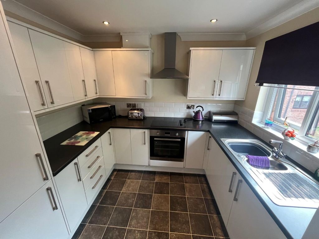 Property photo 3 of 10 Kitchen.Jpg