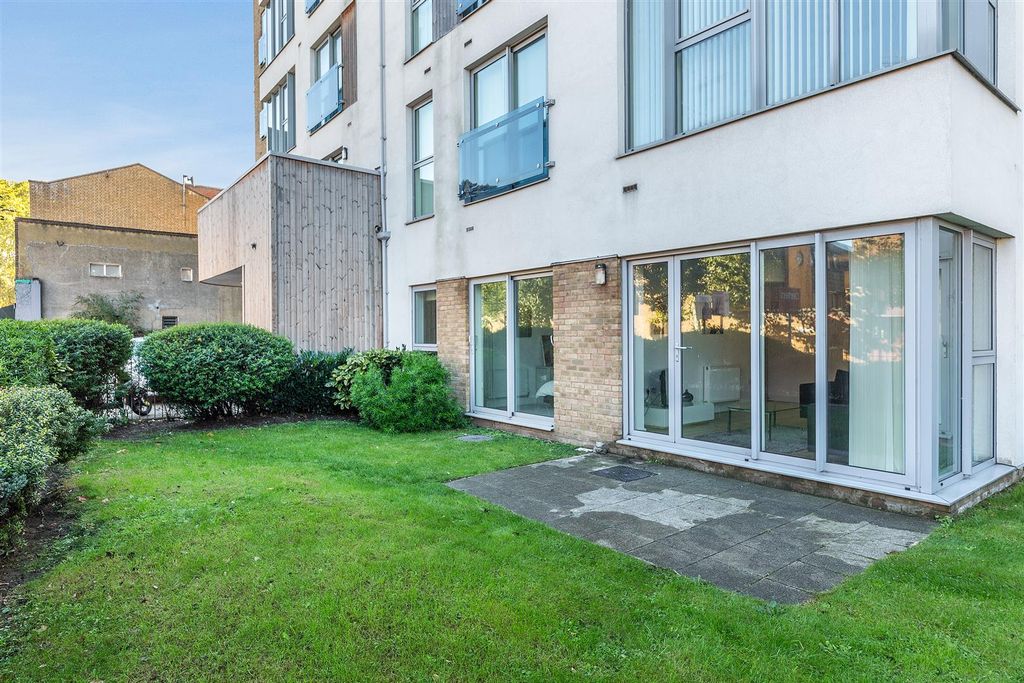 Property photo 3 of 14 Terrace And Communal Garden
