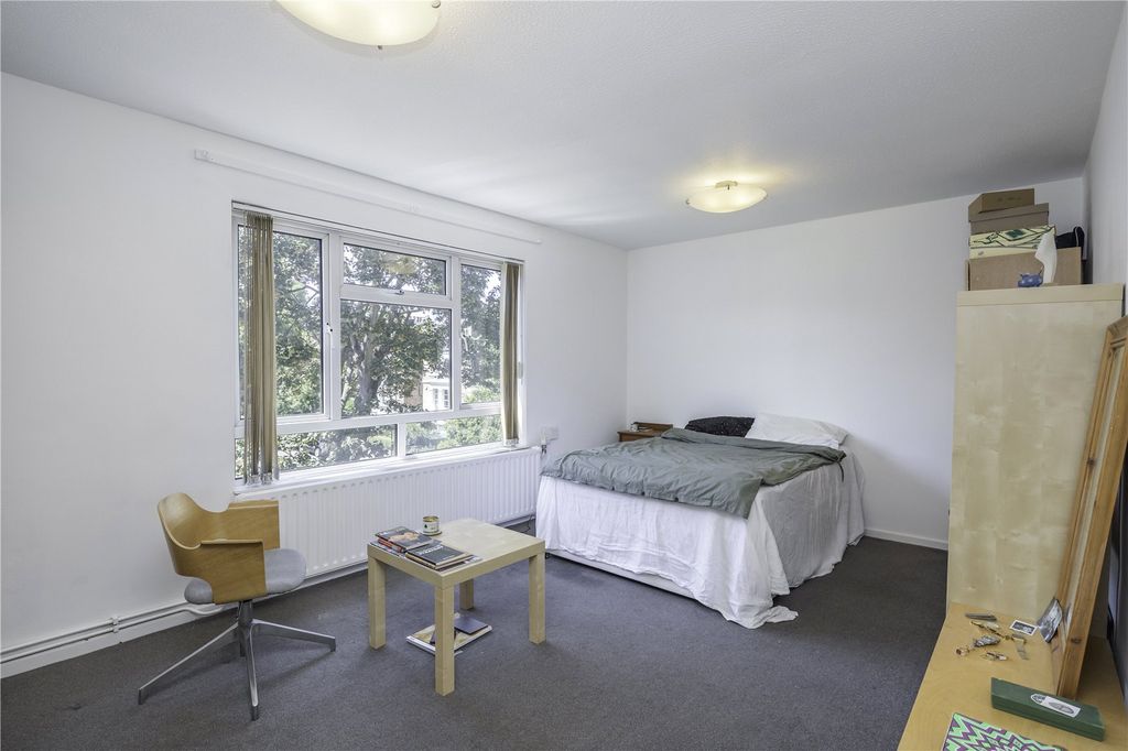 Property photo 3 of 12