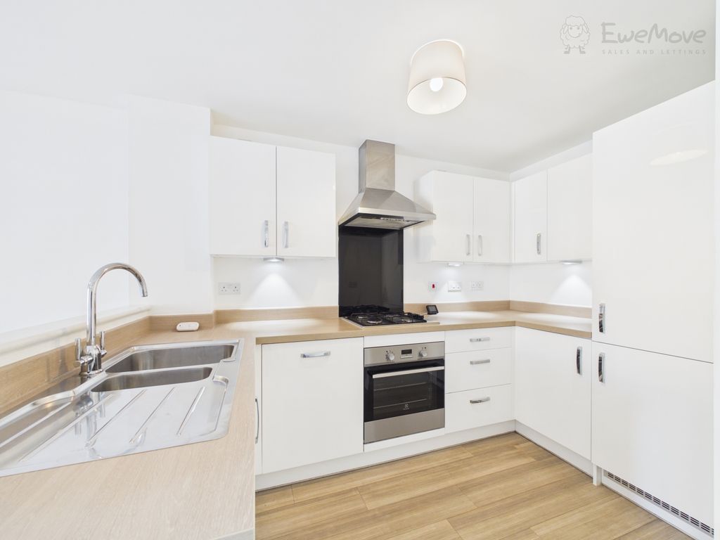 Property photo 2 of 18 Kitchen