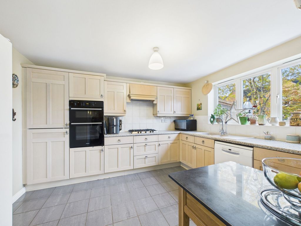 Property photo 3 of 34