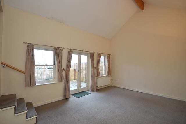 Property photo 3 of 9 Lounge 1