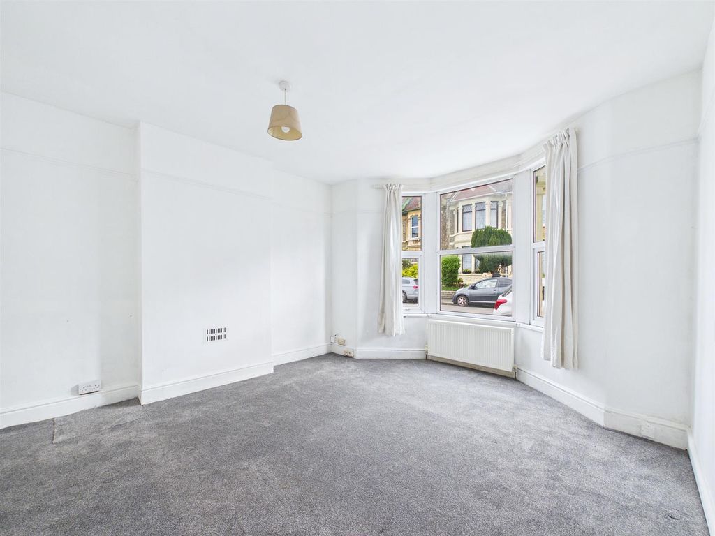 Property photo 2 of 15 2 - 4-Bedrooms Semi Detached House Fishponds.Jpg