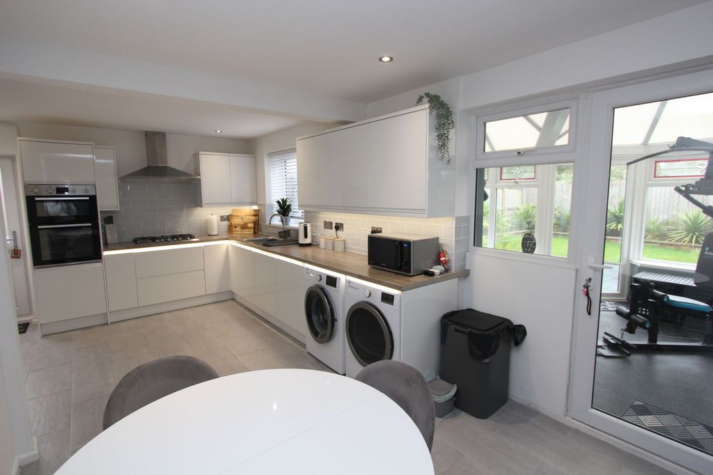 Property photo 3 of 41