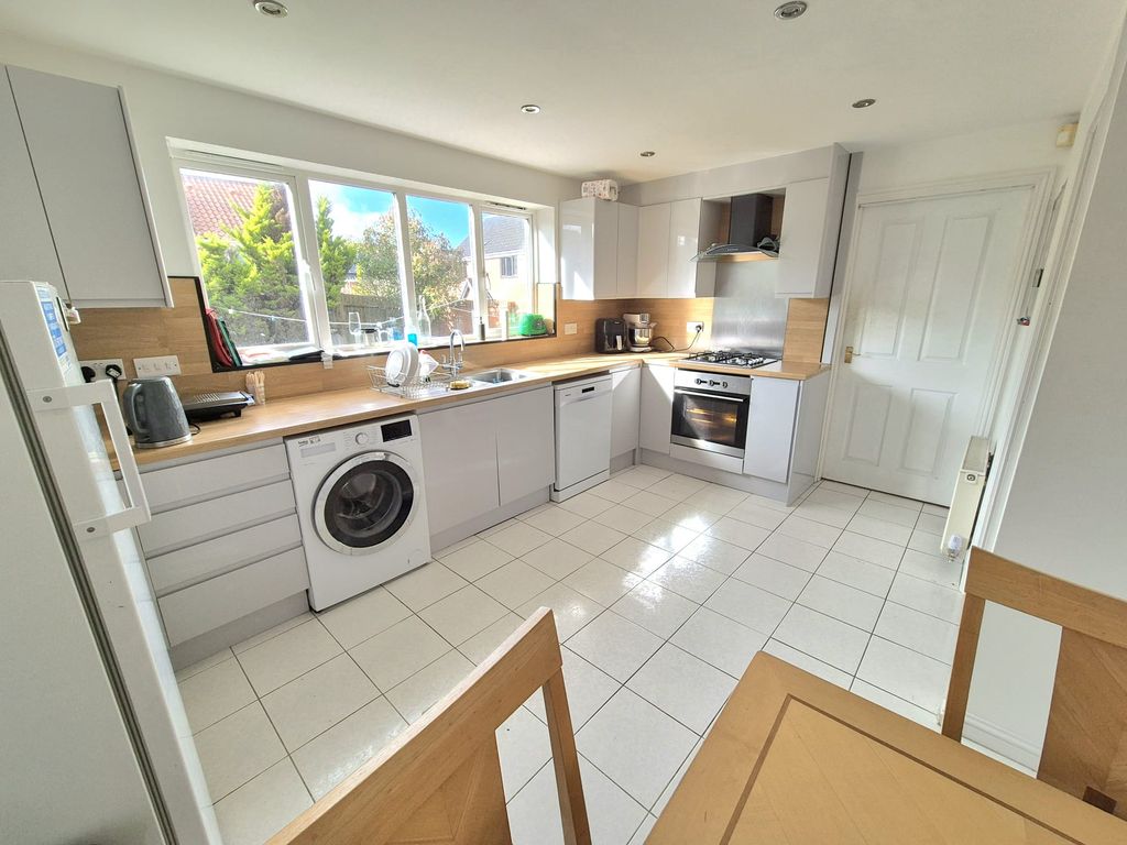 Property photo 3 of 19 Image