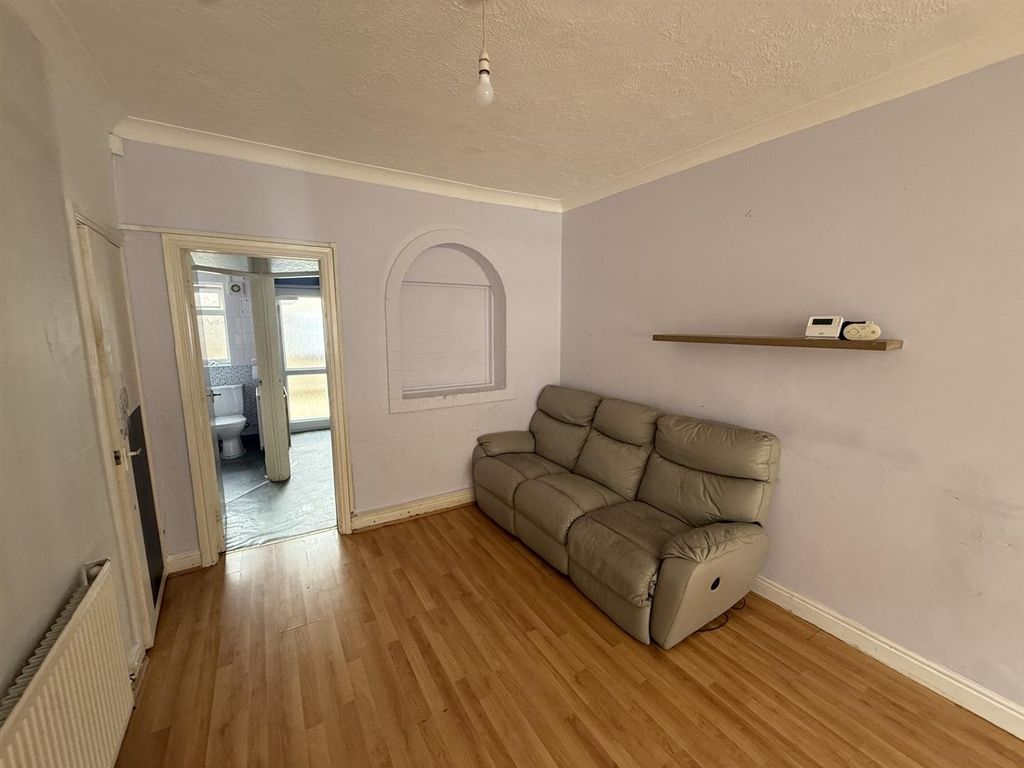 Property photo 2 of 10 d40A43Bf-2Ace-40Ef-Ac16-Aaef79505d72.Jpg
