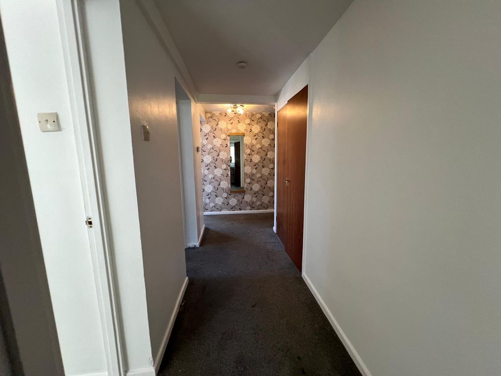 Property photo 3 of 17 Photo 6