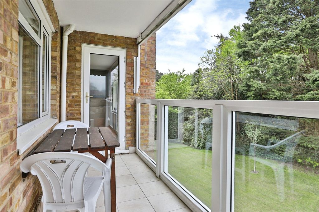 Property photo 3 of 16 Picture No. 12