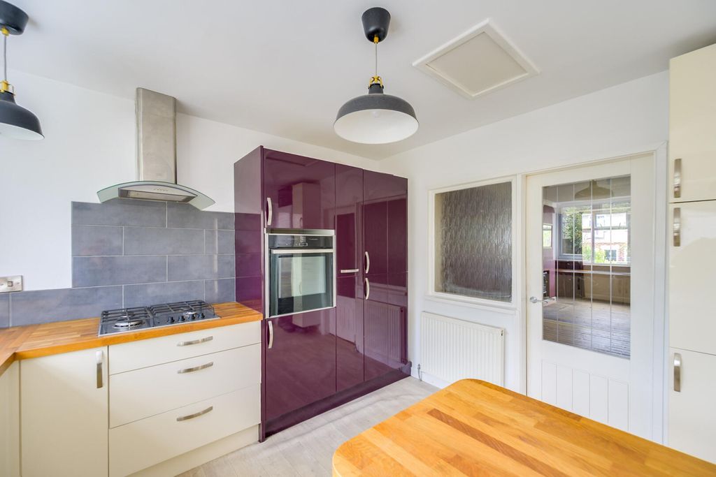 Property photo 2 of 20 Kitchen