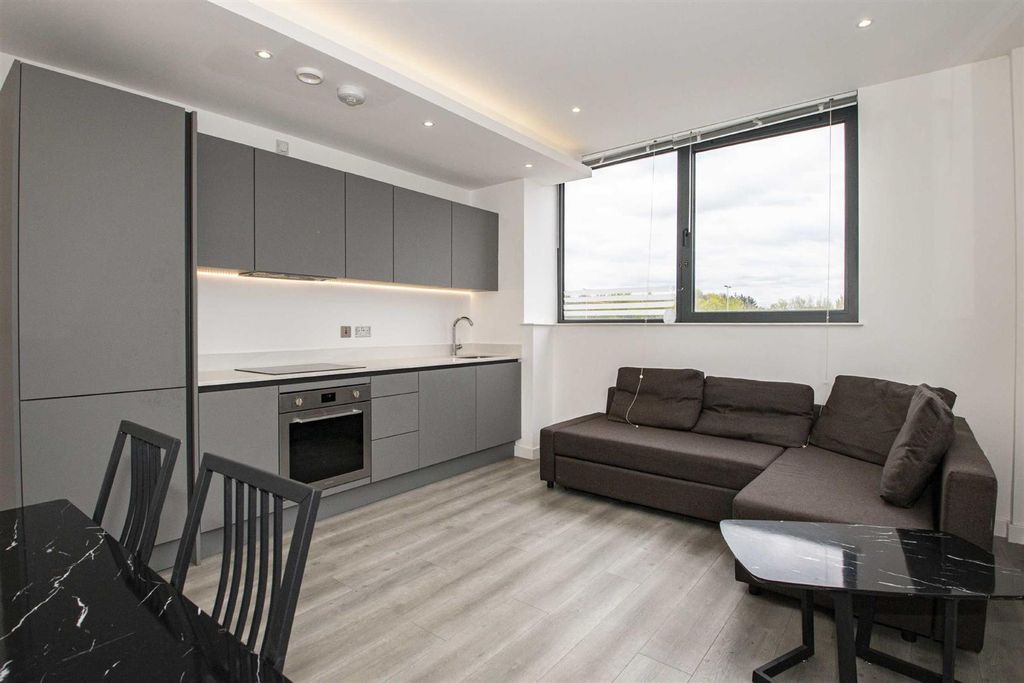 Property photo 3 of 12