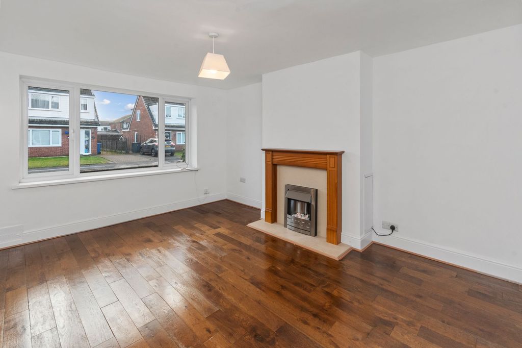 Property photo 2 of 26